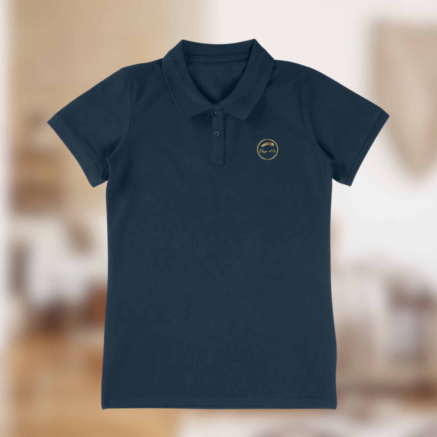 Polo Femme “Étoffe d’Or” – Élégance sobre, touche dorée